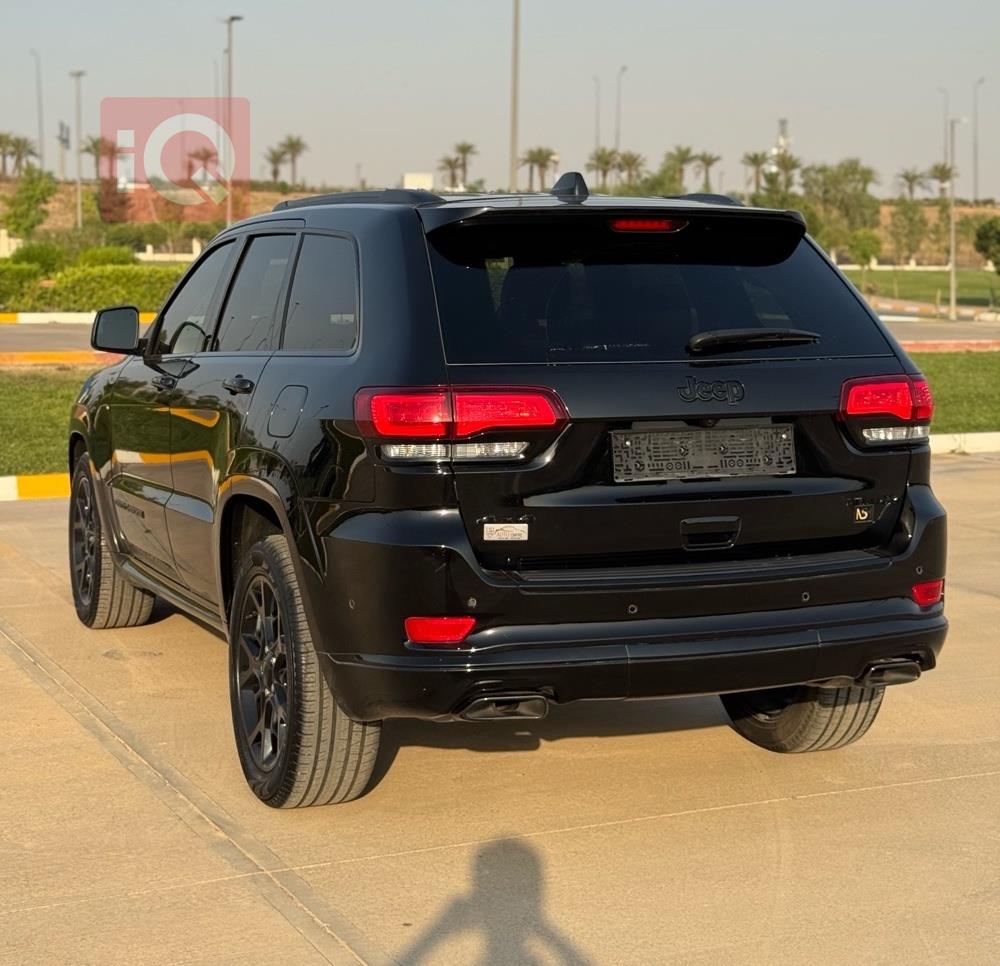 جیپ گراند شیرۆکی